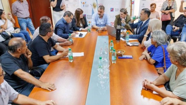 Misiones acordó aumentos salariales para trabajadores de Salud Pública.