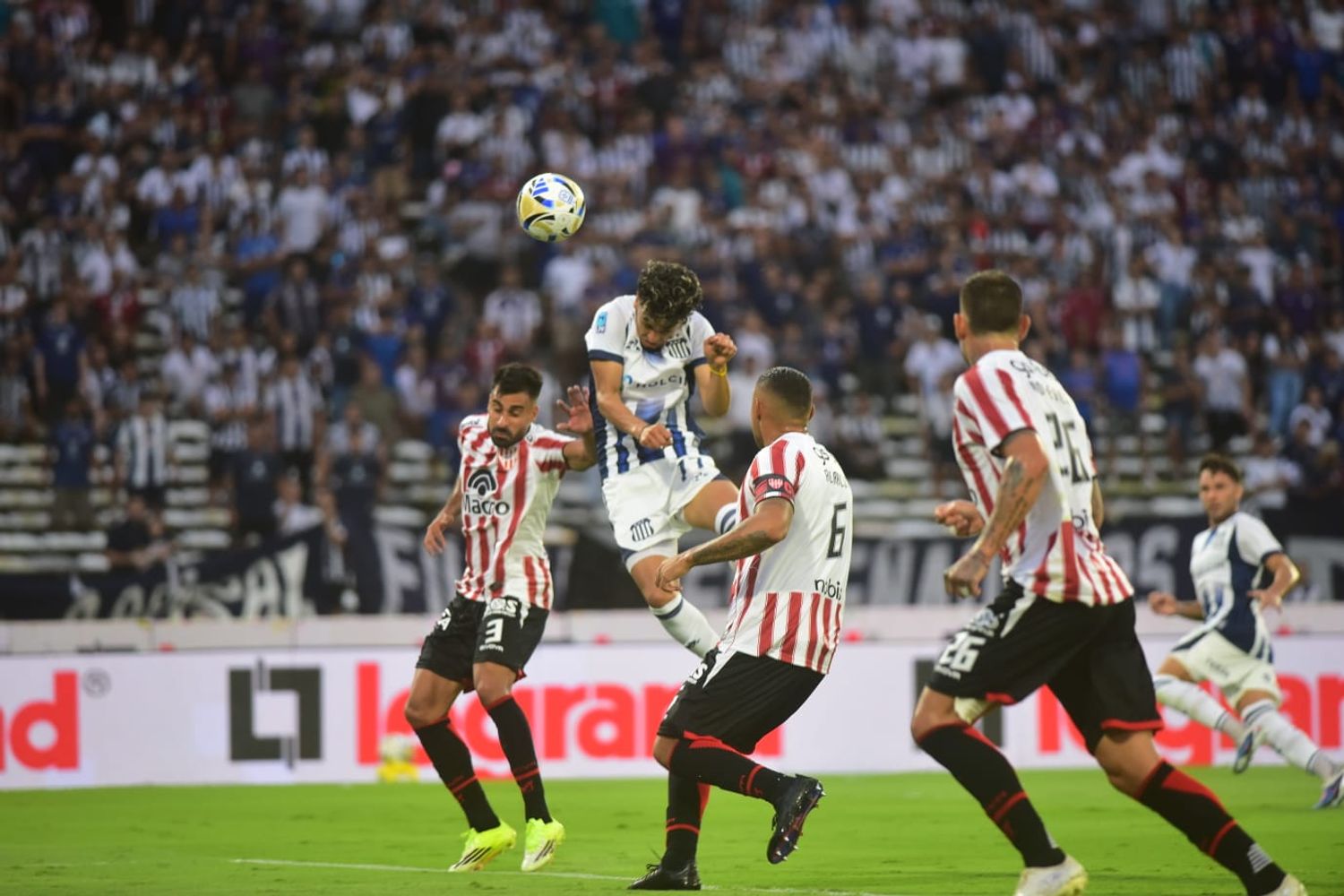 Talleres e Instituto se miden en el Kempes, por la fecha 10 del Apertura.