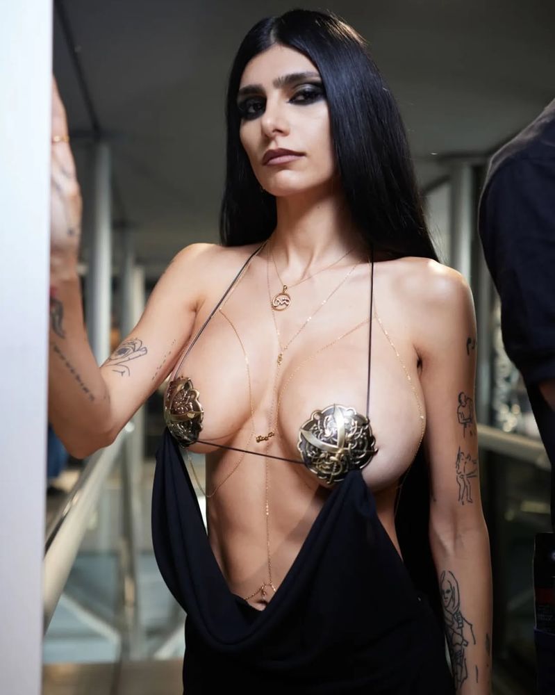 Mia Khalifa al límite de la censura