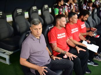 Del DT de Instituto: "Desde que recuerdo, Talleres no jugó con línea de cinco"