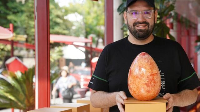 Cómo son y cuánto cuestan los huevos que vende Damián Betular para Pascuas de 2026 en su pastelería