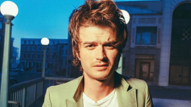 El tour porteño de Djo: qué hizo Joe Keery en Palermo y el inesperado regalo que recibió en La Bombonera