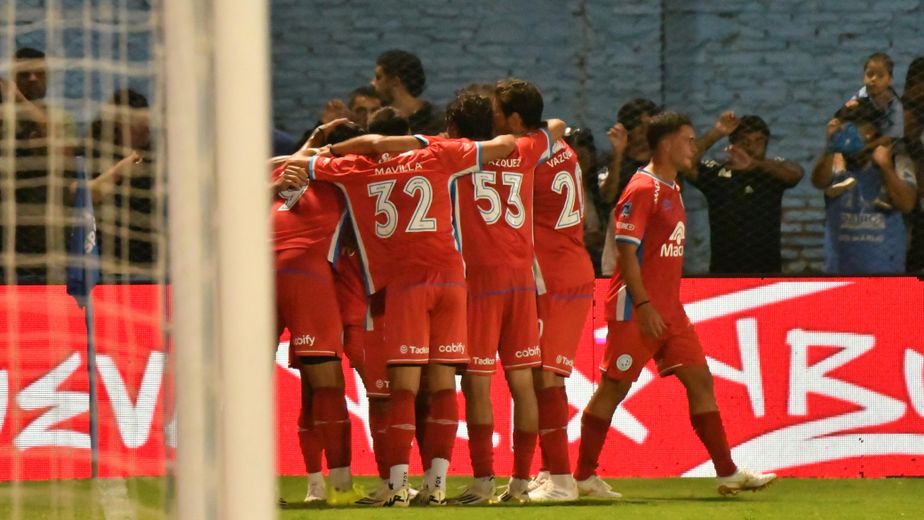 Belgrano le ganó a Estudiantes en Río Cuarto y se trepó a la punta de la Zona B de la Liga Profesional