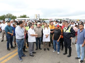 Jaldo recorrió La Madrid y siguió de cerca el operativo por la inundación