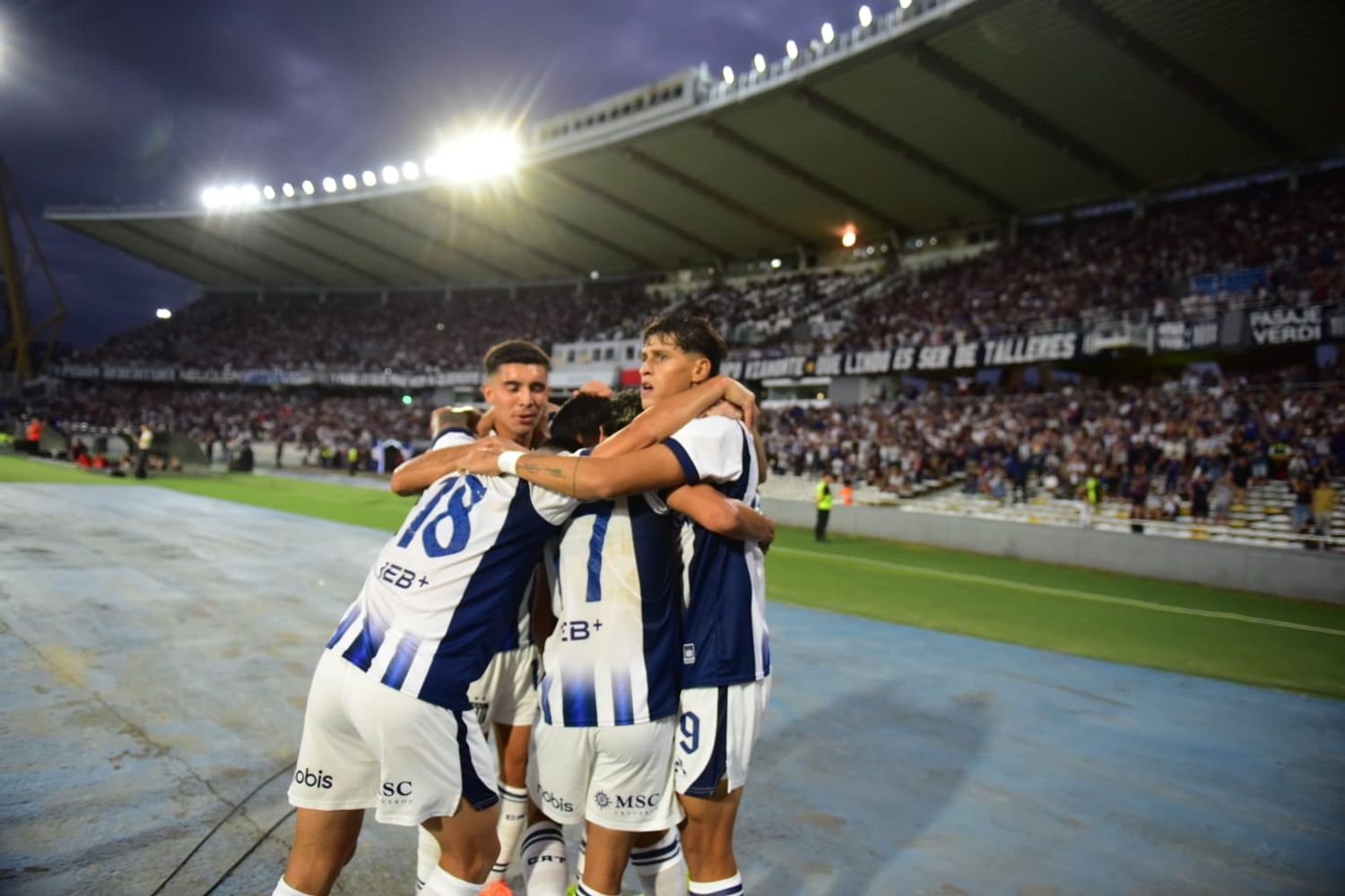 Festeja Talleres, que se fue al descanso 1 a 0 arriba sobre Instituto por Valentín Dávila.