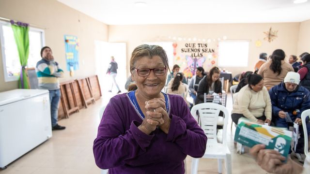 De tapitas a anteojos: la historia de la Fundación que transforma residuos en salud visual gratuita