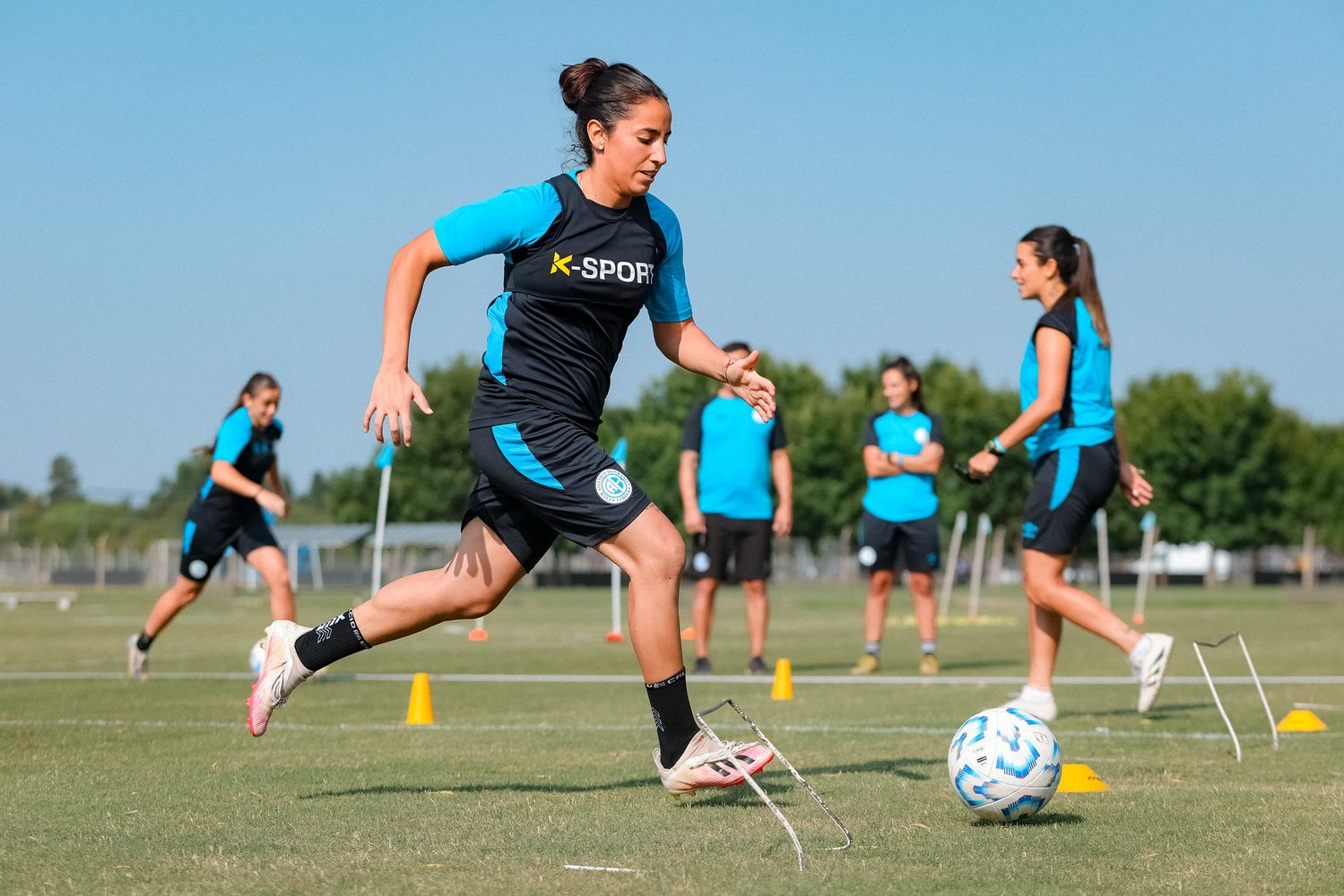 Belgrano y el entrenamiento del equipo femenino antes de comenzar el torneo de AFA