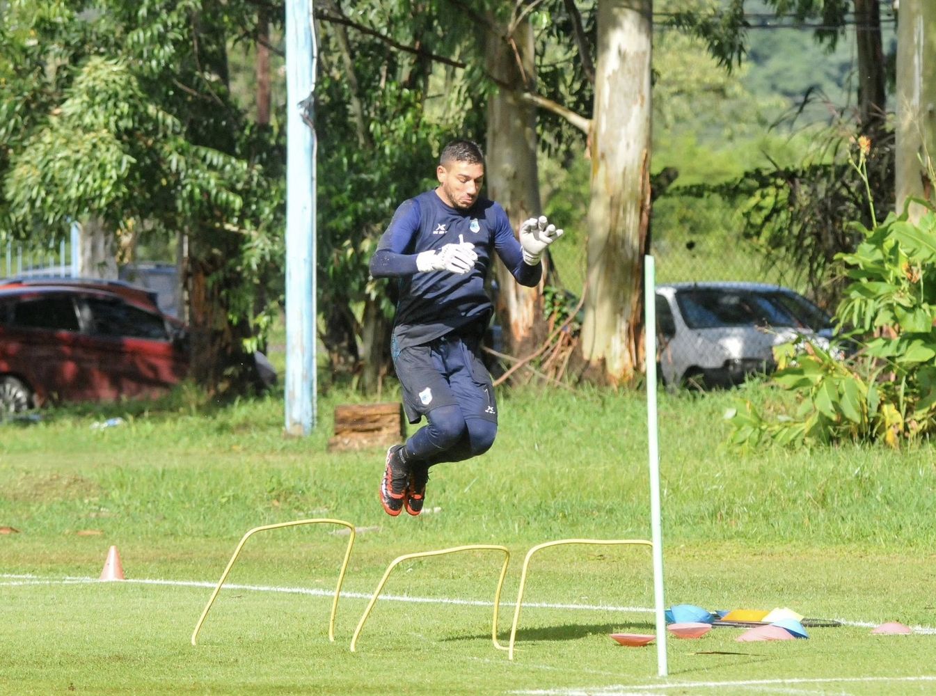 El arquero Milton Álvarez, en pleno entrenamiento en el complejo deportivo de la localidad de Río Blanco. "Va a ser un año largo y duro", aseguró.