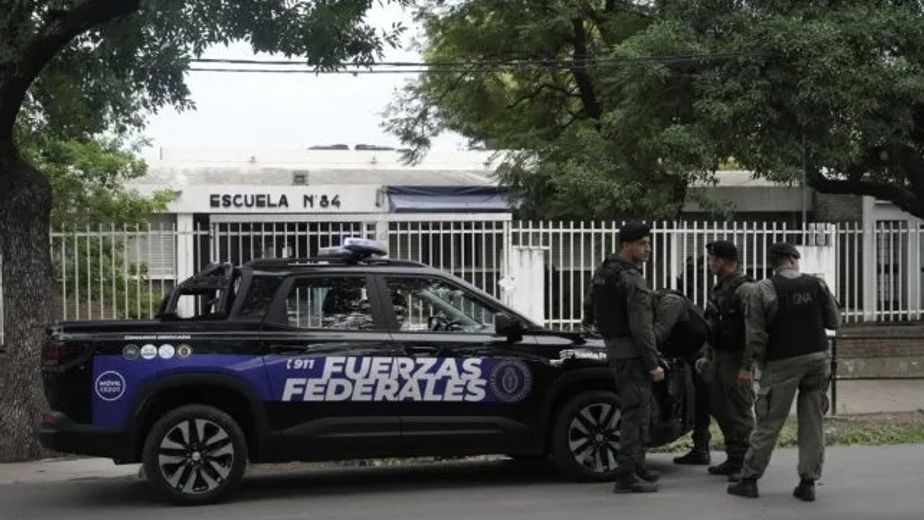 Alarma en Rosario: una nueva bandera con amenazas genera conmoción frente a una escuela