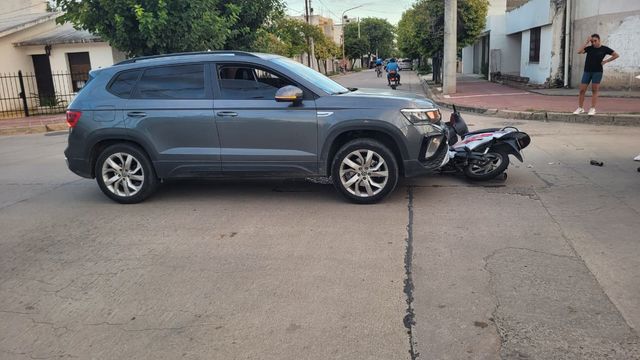 Dos chicas menores en Arroyito resultaron lesionadas tras el accidente en una motocicleta 