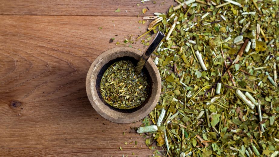 La prueba de la mano: el truco infalible para saber si una yerba es de buena calidad o si te va a dar acidez