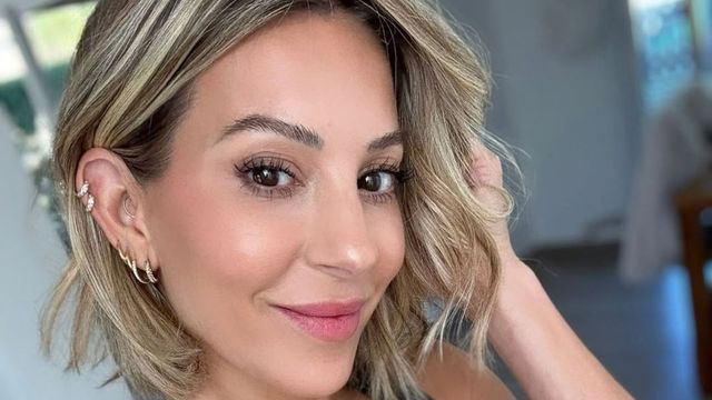 Noelia Marzol marcó tendencia con unas botas de caña alta del color de la temporada