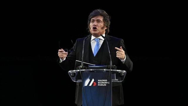 Javier Milei defenestró al español Pedro Sánchez, alineado a Donald Trump.
