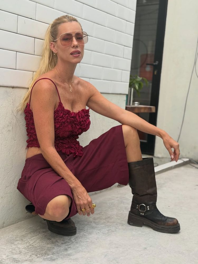 Nicole Neumann dio cátedra de estilo con una prenda retro y marcó tendencia con las botas de la próxima temporada