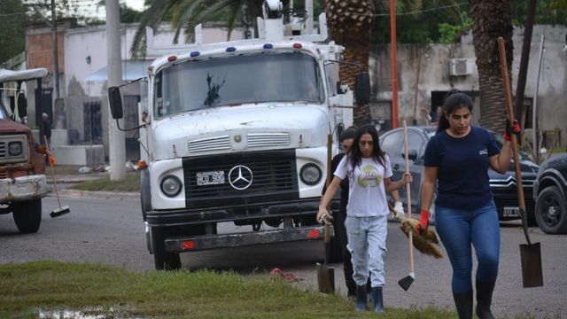 Estan regresando a sus casas vecinos de La Madrid