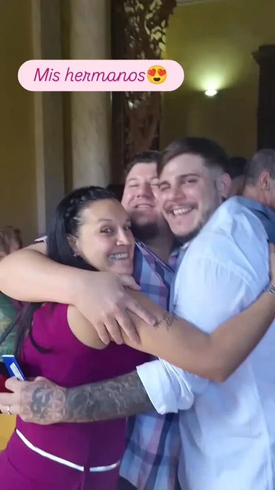 Guido Icardi junto a dos de sus hermanos.