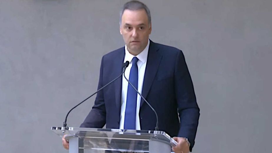 Manuel Adorni y el escándalo por el viaje de su esposa: "Fue una pésima decisión"