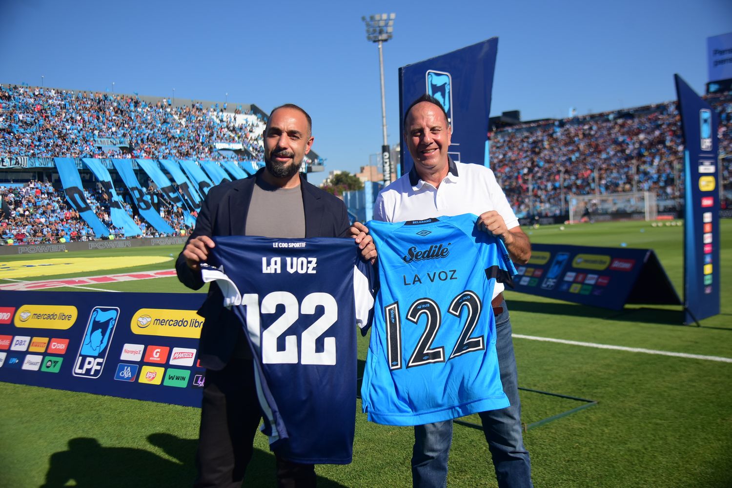 La Voz del Interior, agasajada en el clásico por su aniversario.