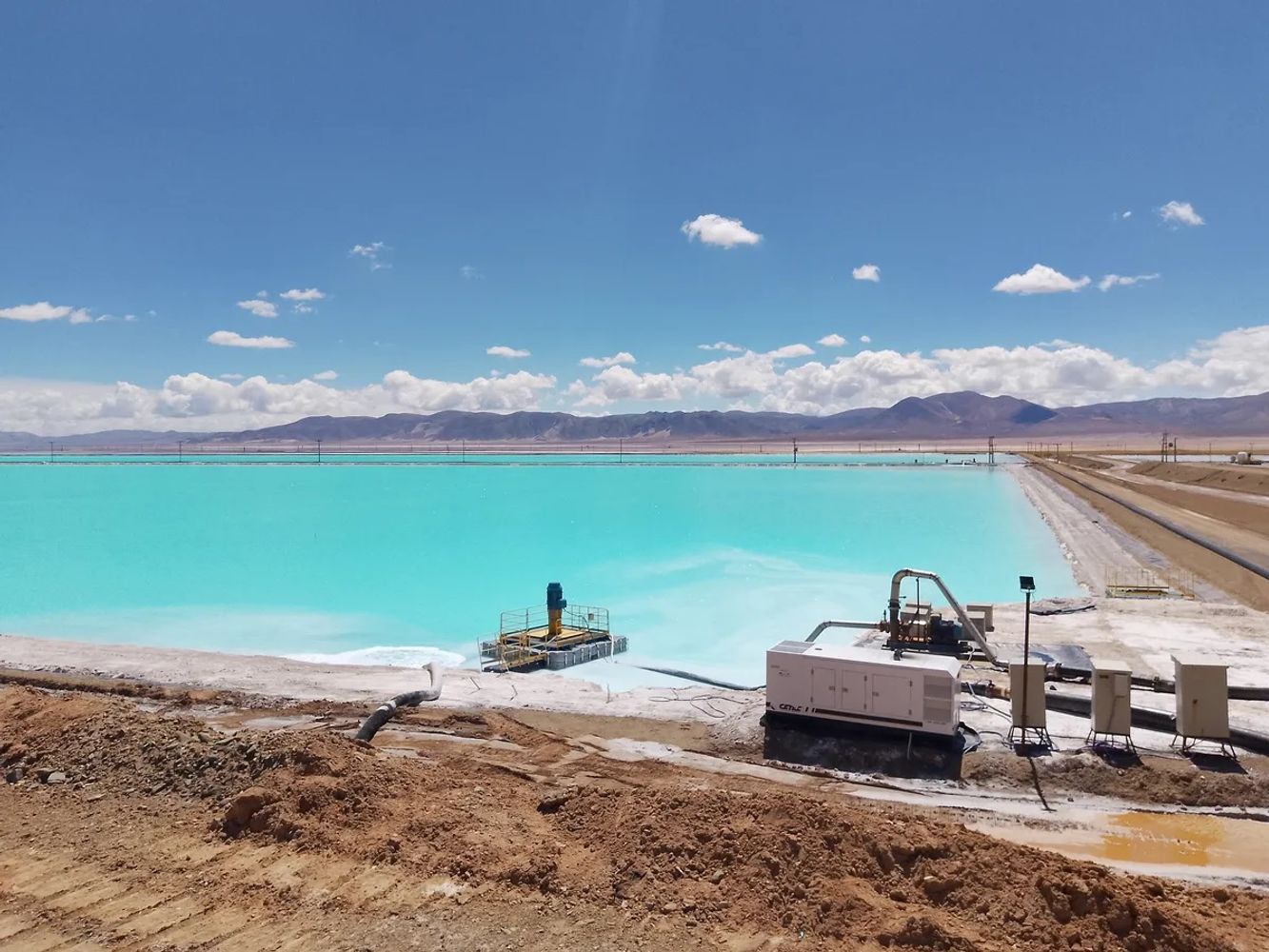 El proyecto Olaroz, operado por Río Tinto - Sales de Jujuy S.A., se encuentra en el departamento Susques, en la zona cordillerana del territorio jujeño.