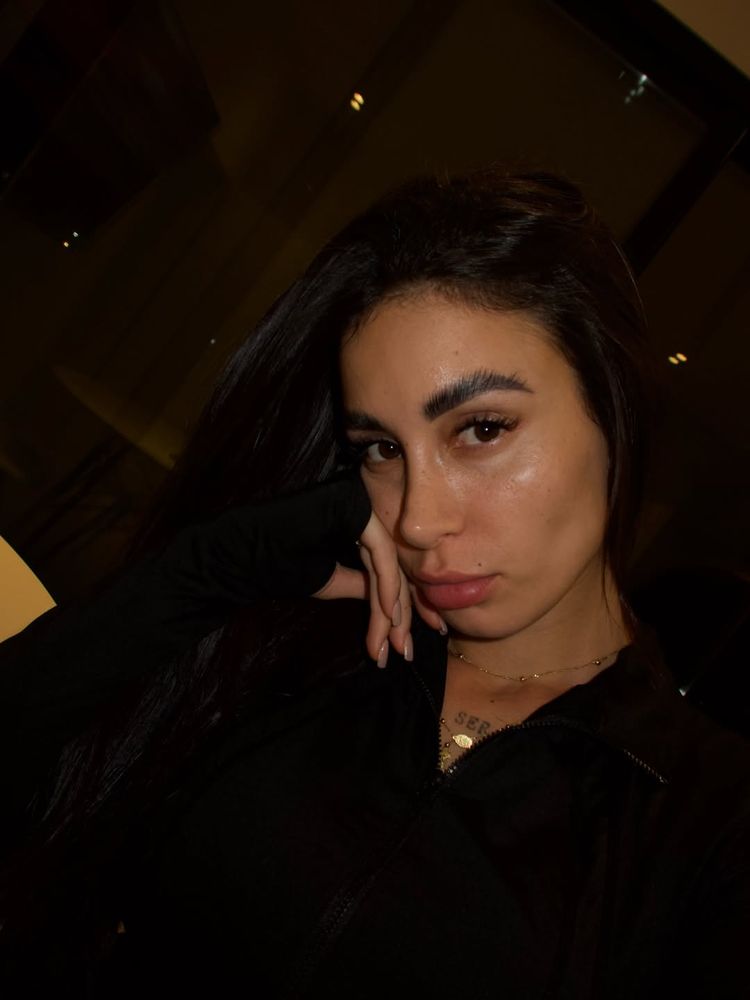Cam Nair burló la censura con un look deportivo al límite y arrasó en Instagram