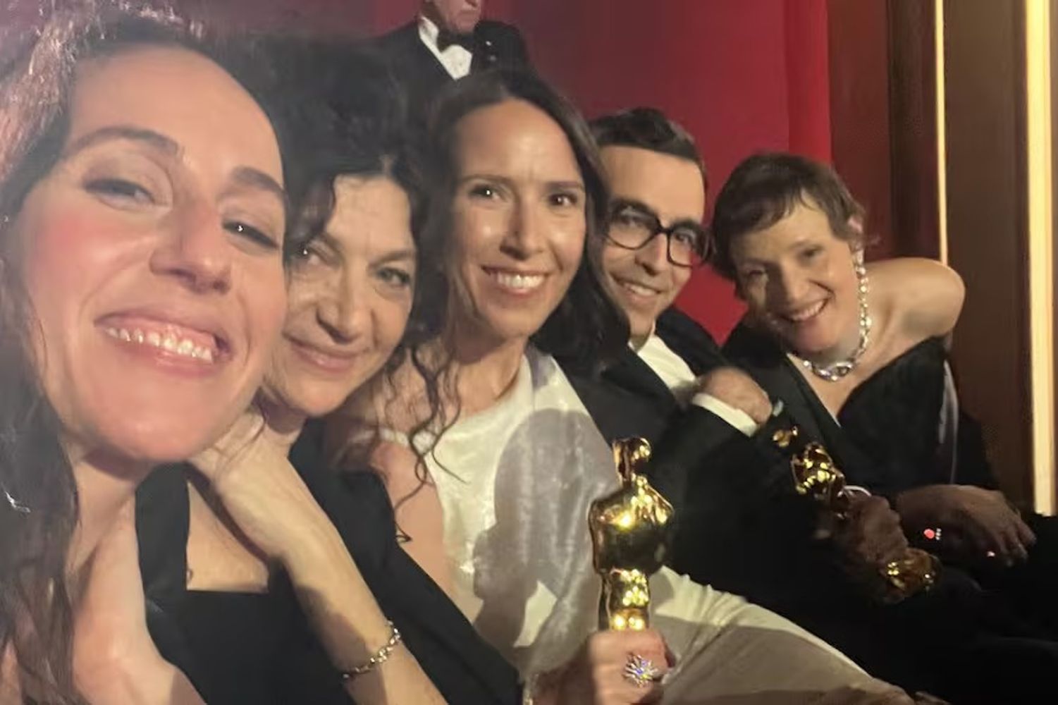 Parte del equipo de Deux personnes échangeant de la salive, la película que se llevó el Oscar 2026 en la categoría de cortometraje de ficción.