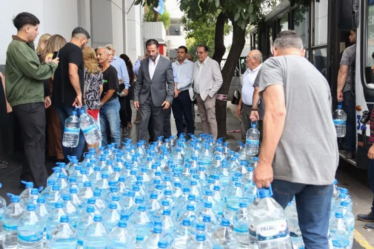Desde el Concejo salió la primera ayuda para los damnificados por las inundaciones.