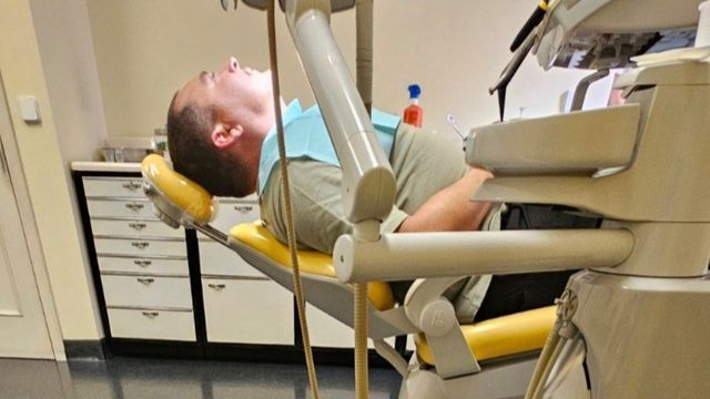 Edd sobrevivió a un cáncer agresivo tras descubrirlo por un dolor dental durante sus vacaciones.