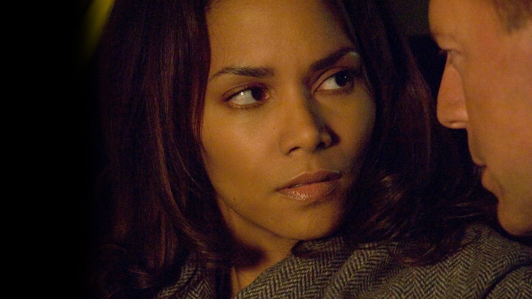 La película sugerida de Netflix está protagonizada por Halle Berry y Bruce Willis.