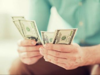 El poderoso ritual para atraer dinero y pagar las deudas antes de que termine agosto 2026