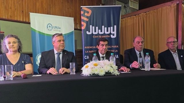 El gobernador Carlos Sadir encabezó el acto de inicio de la carrera de Medicina en Jujuy, que tuvo lugar en el auditorio de la escuela técnica "Ing. Herminio Arrieta" de Libertador General San Martín.