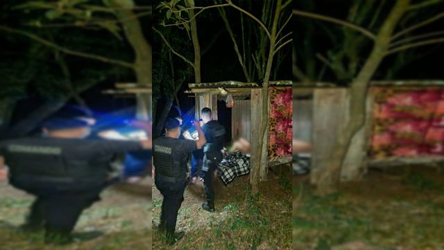 San Antonio: policías y personal de salud asistieron un parto de emergencia en una vivienda.