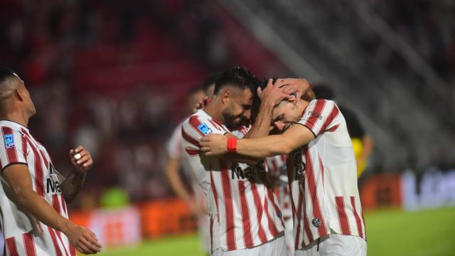 Instituto volvió al triunfo, derrotó a Independiente y el domingo va a la Bombonera.