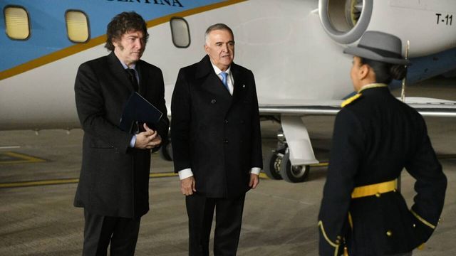 La visita se enmarca en los 210 años de la Declaración de la Independencia argentina.
