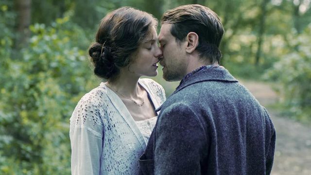 La película de Netlfix está inspirada en la célebre novela escrita por D. H. Lawrence en 1928.