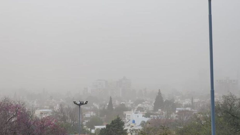 Córdoba en alerta por el cambio de tiempo: fuertes vientos causan destrozos y bajan la temperatura