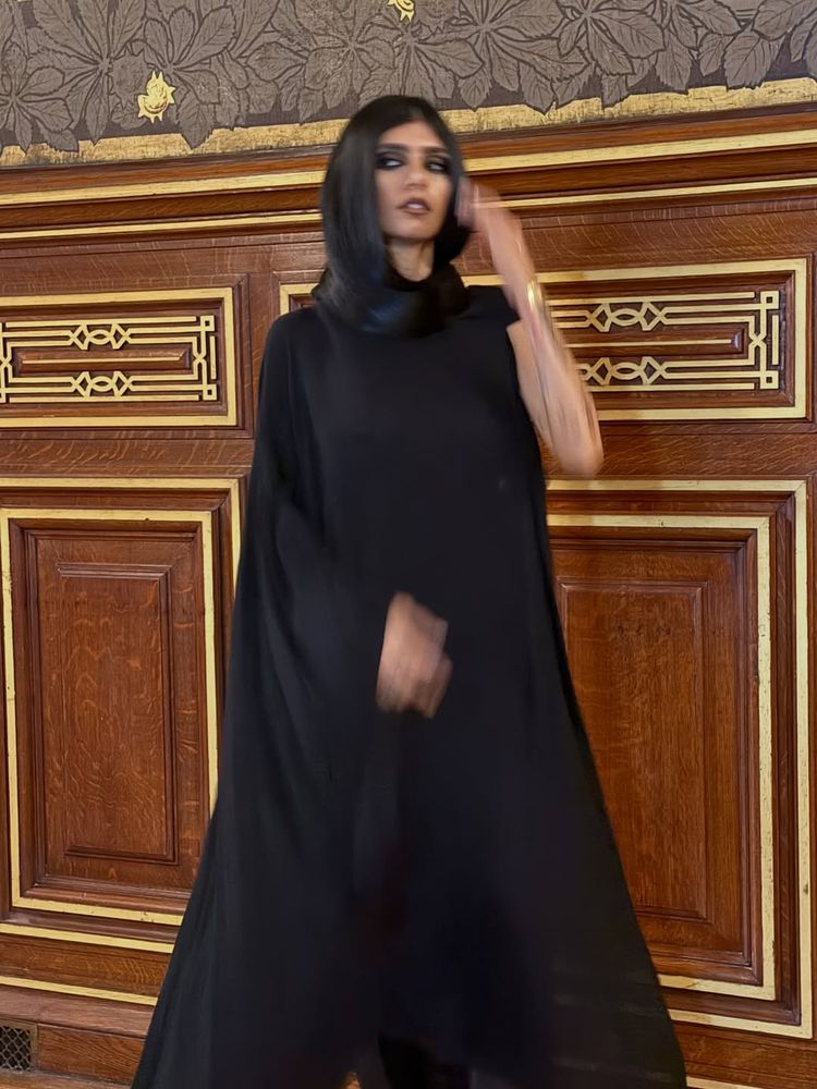 Mia Khalifa sorprendió con un look total black y dio cátedra de estilo en Instagram