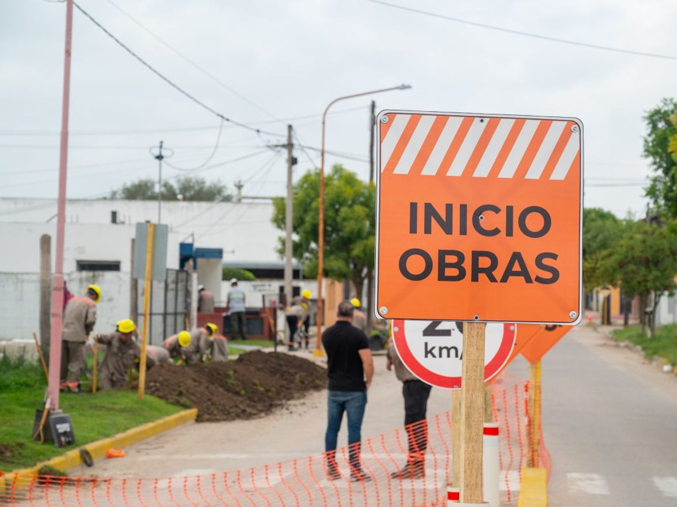 Comenzó el cavado de la zanja para la obra de cloacas del sur de Arroyito