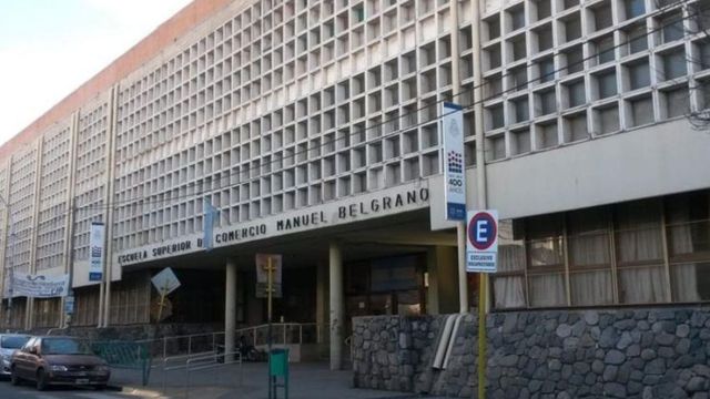 El hecho ocurrió en la Escuela Superior de Comercio Manuel Belgrano.