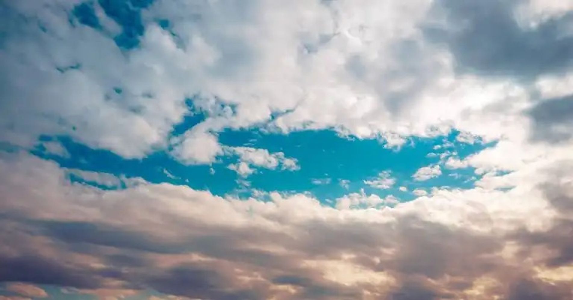 Cielo parcialmente a algo nublado en Córdoba.