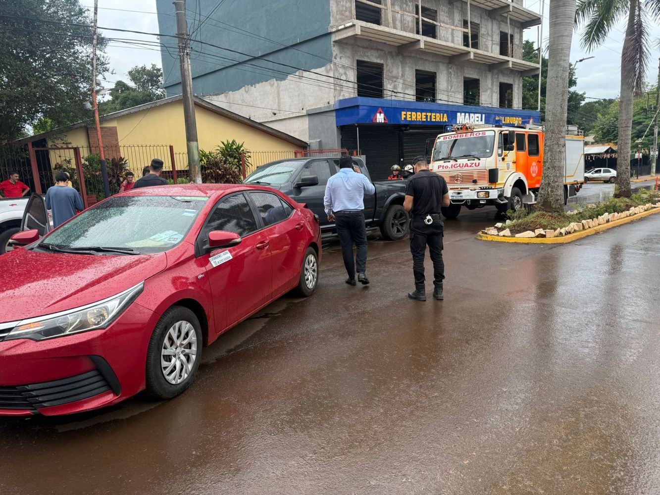 Iguazú: choque entre dos vehículos en una transitada avenida dejó solo daños materiales.