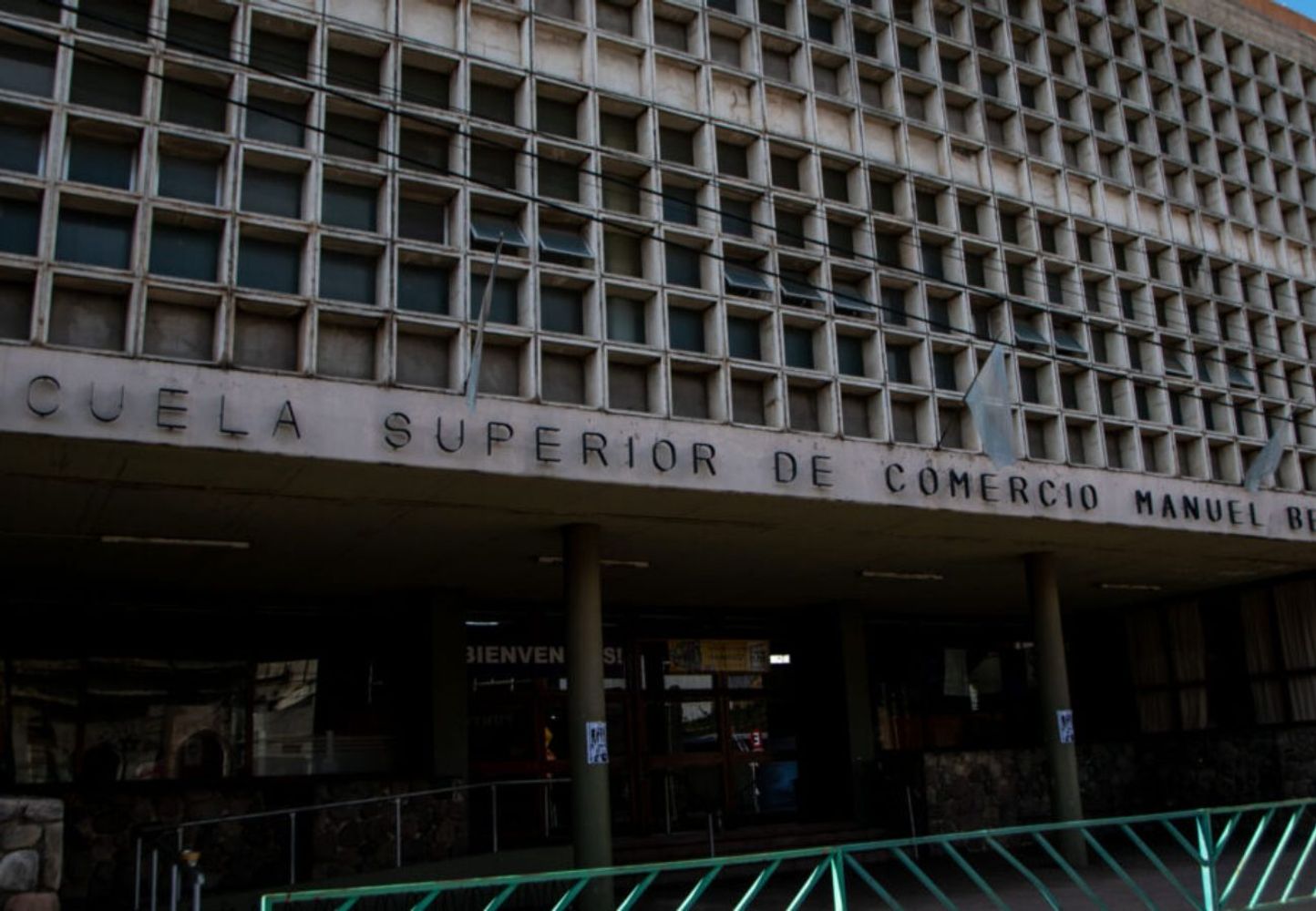 El hecho ocurrió en la Escuela Superior de Comercio Manuel Belgrano.