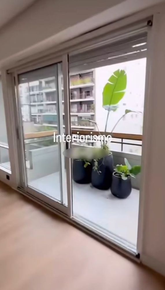 El luminoso departamento de Muscari en Recoleta refleja su apuesta por los espacios amplios y abiertos.