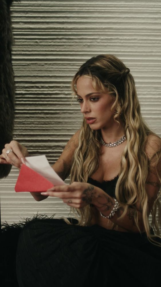 Tini Stoessel llamó a los personajes más icónicos para un videoclip.
