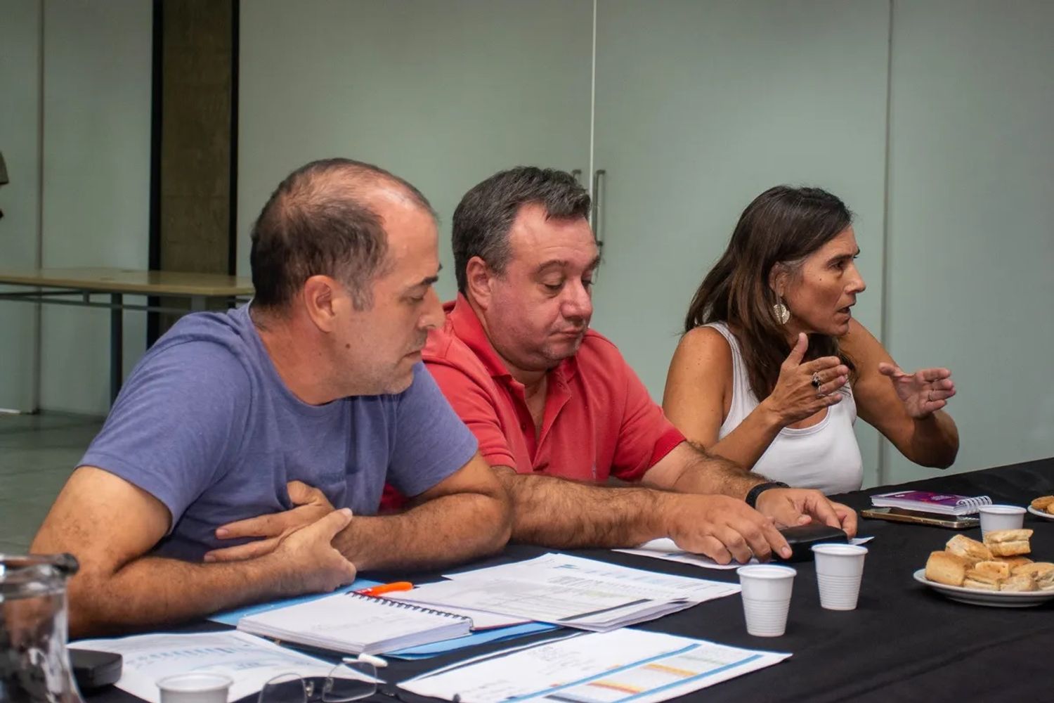Integrantes de la conducción de la Asociación de Profesionales Universitarios de la Administración Pública (APUAP) expusieron sus demandas ante las autoridades, acompañando con documentación sus planteos.