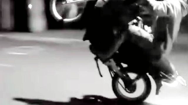 Identifican a un adolescente por realizar maniobras peligrosas en moto y viralizarlas en redes en Iguazú.