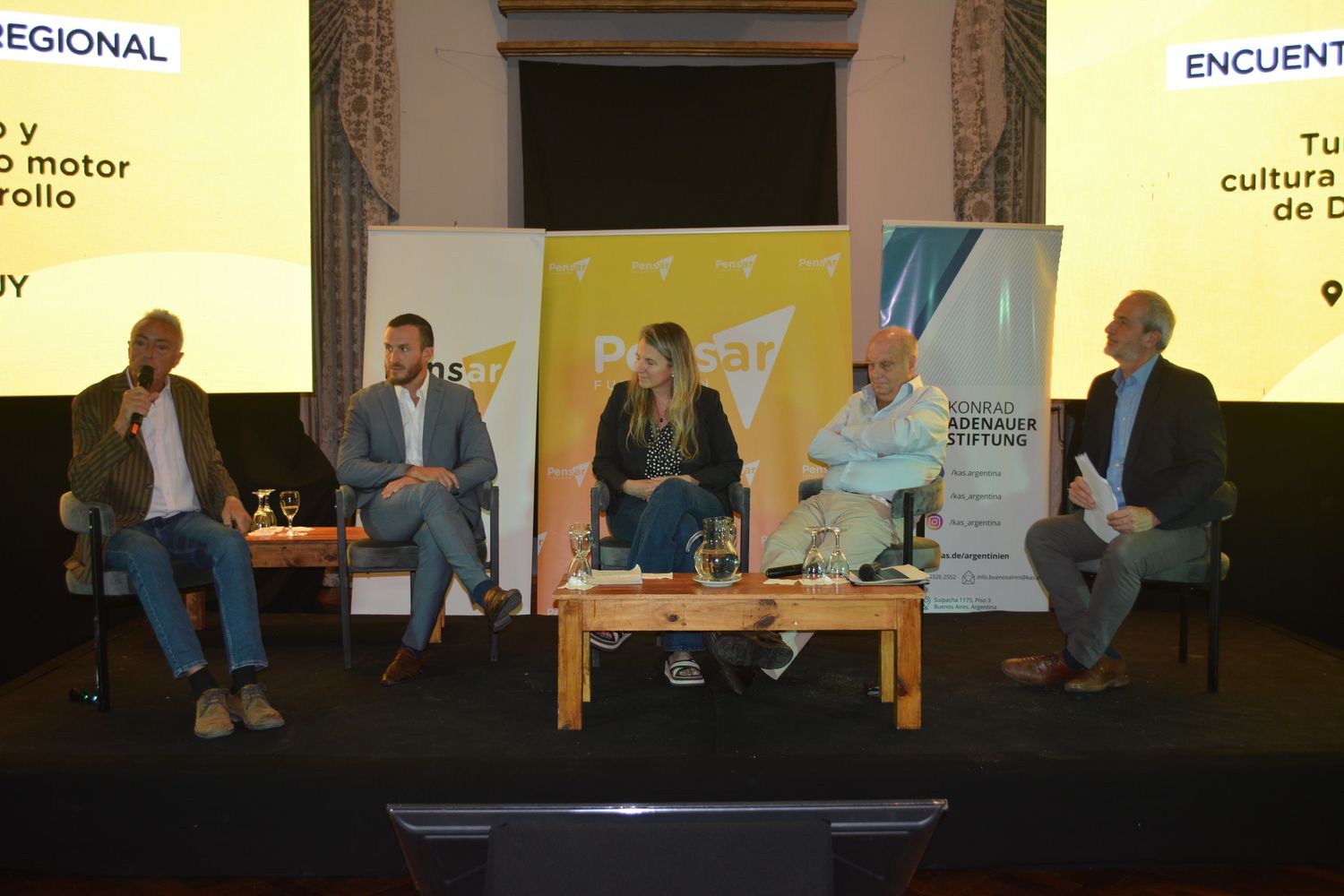 "Apostar por lo que somos con visión innovadora es la única vía para diversificar la matriz productiva y proyectar a la provincia y el país hacia el mercado internacional", se dijo en el panel "Turismo y cultura como motor de desarrollo".