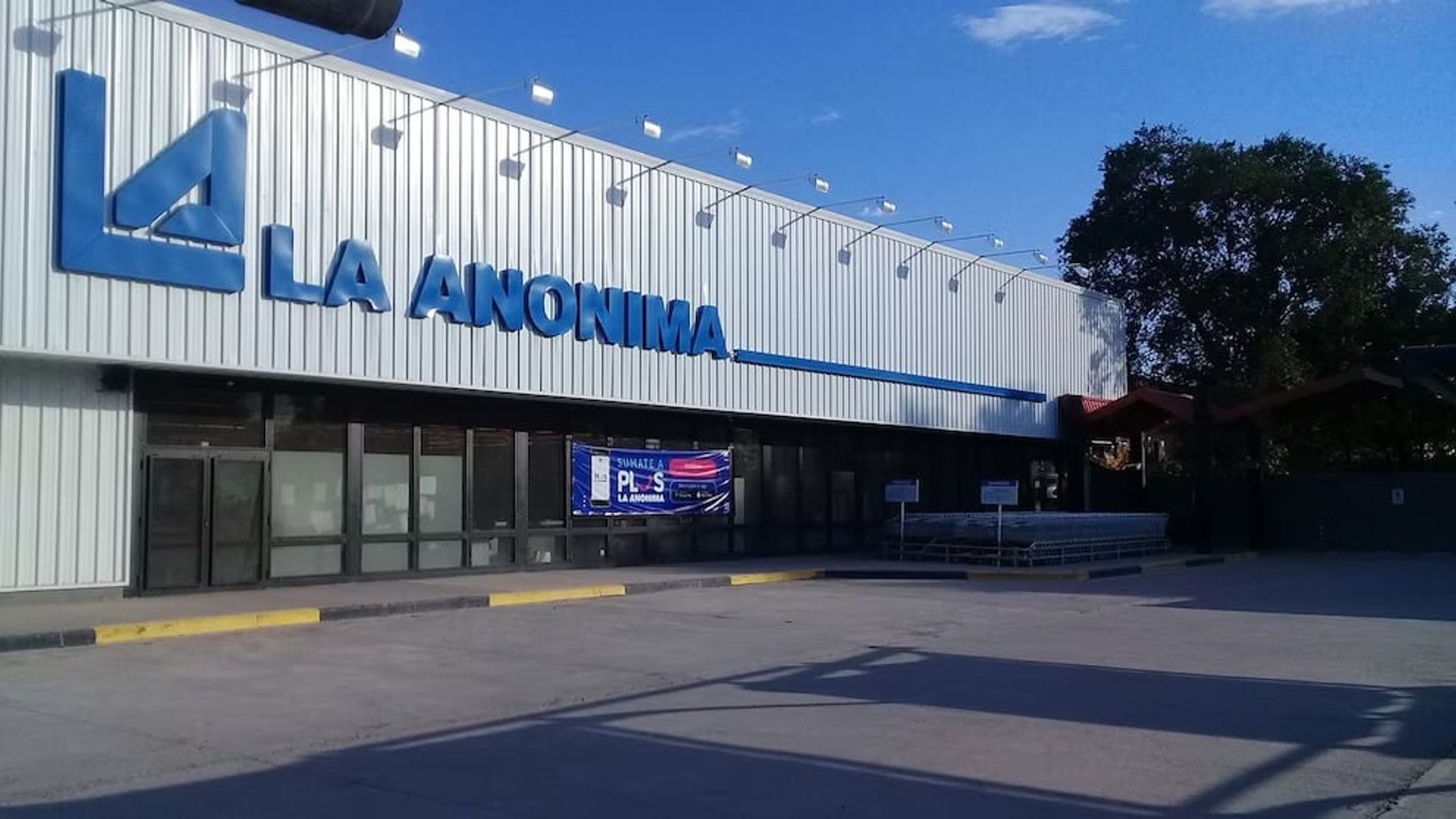 La Anónima desembarca en Posadas tras comprar el Hiper Libertad en medio de un ajuste.