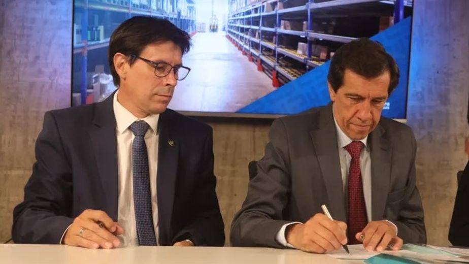 Se derrumba la coparticipación y el Gobierno busca mitigar el impacto en el sector público