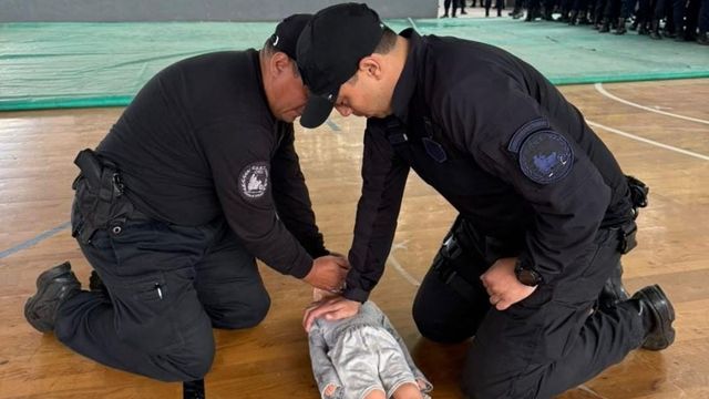 Efectivos policiales completaron una jornada de formación en emergencias.