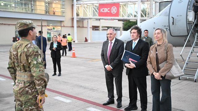 Jaldo encabezó el recibimiento institucional a Milei en la provincia.